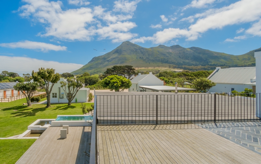 6 Bedroom Property for Sale in Meadowsteads Western Cape